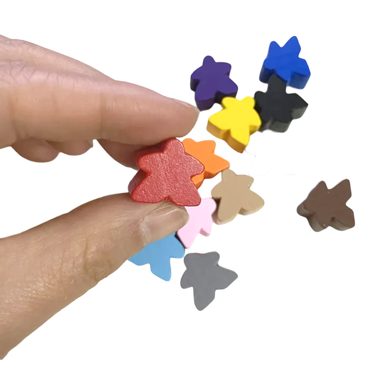 Maraming kulay na kahoy na meeple pawn game accessories