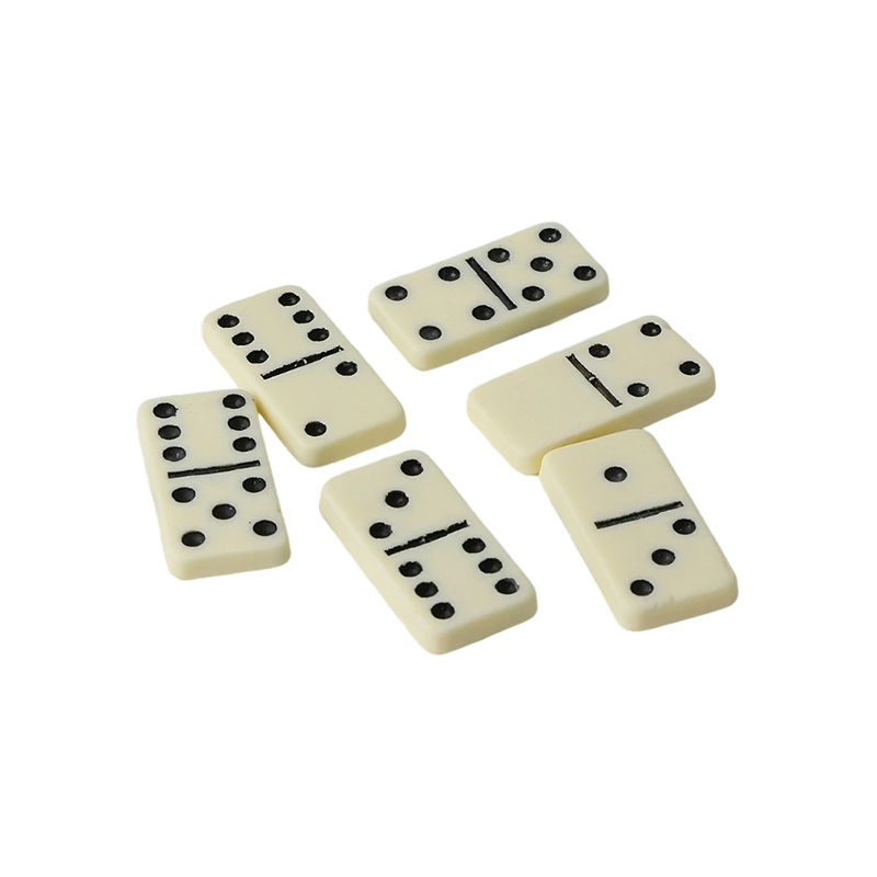 Tradisyonal na Double-Six Dominoes na Nakatakda sa Ivory Finish