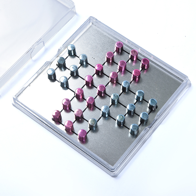 Magnetic Metal Tic-Tac-Toe Set sa Clear Acrylic Case