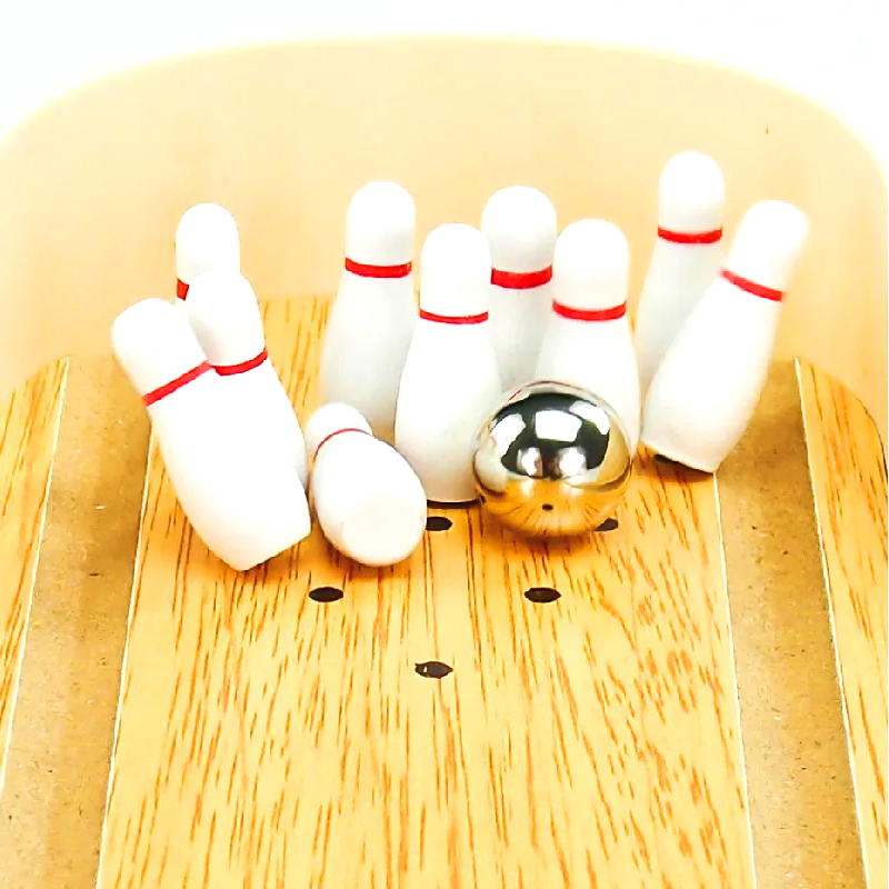 Compact Wooden Set na may Steel Ball at Pins Mini Desktop Bowling Game