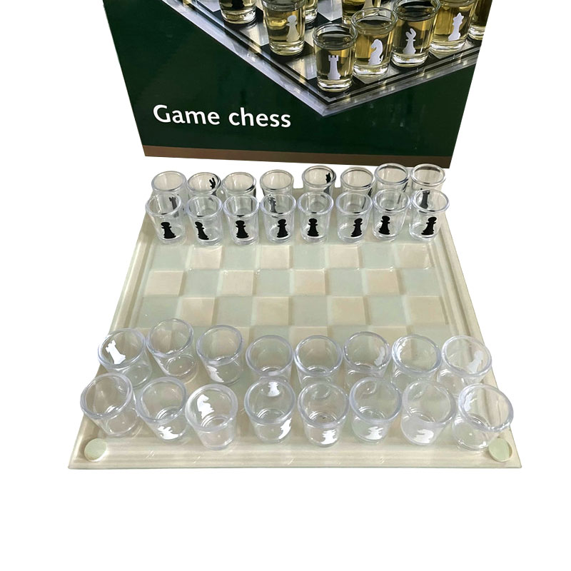 Glass Chessboard na may 32 Shot Glasses na Nagtatampok ng Chess Pieces Set ng Chess-Themed Shot Glass